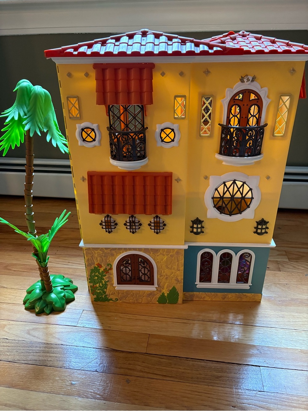MGA Entertainment rare and vintage Bratz mansion